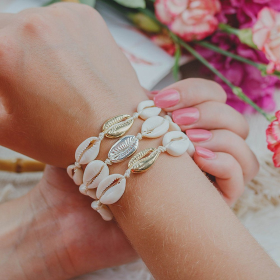 BRANSOLETKA beżowa MUSZELKI muszle ZŁOTA sznurek