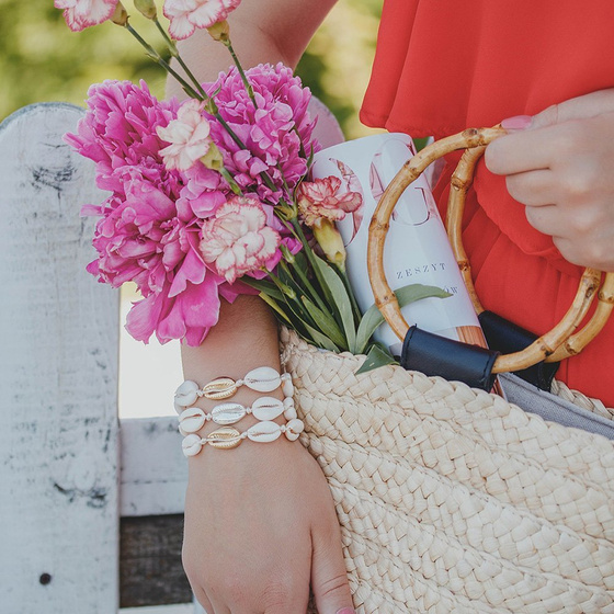 BRANSOLETKA beżowa MUSZELKI muszle ZŁOTA sznurek