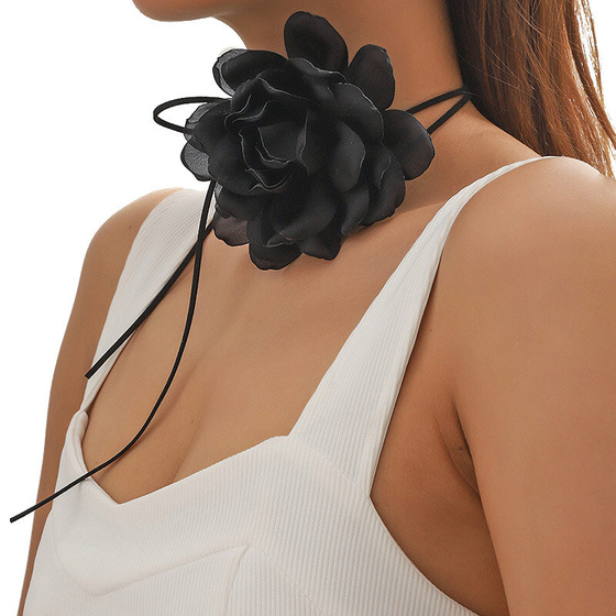 CHOKER Naszyjnik ozdobny na szyję KWIAT róża na rzemyku elegancki czarny
